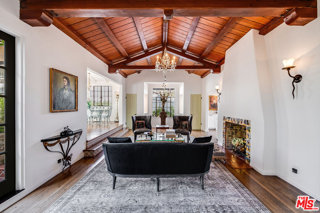 1046 Chautauqua Blvd