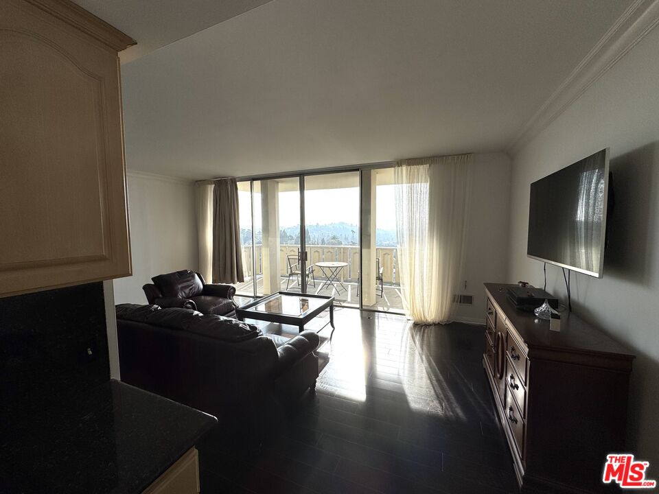 4411 Los Feliz Blvd Unit: 1205