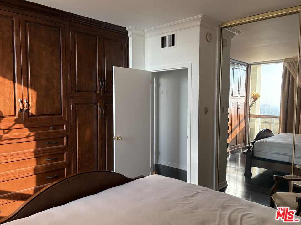 4411 Los Feliz Blvd Unit: 1205