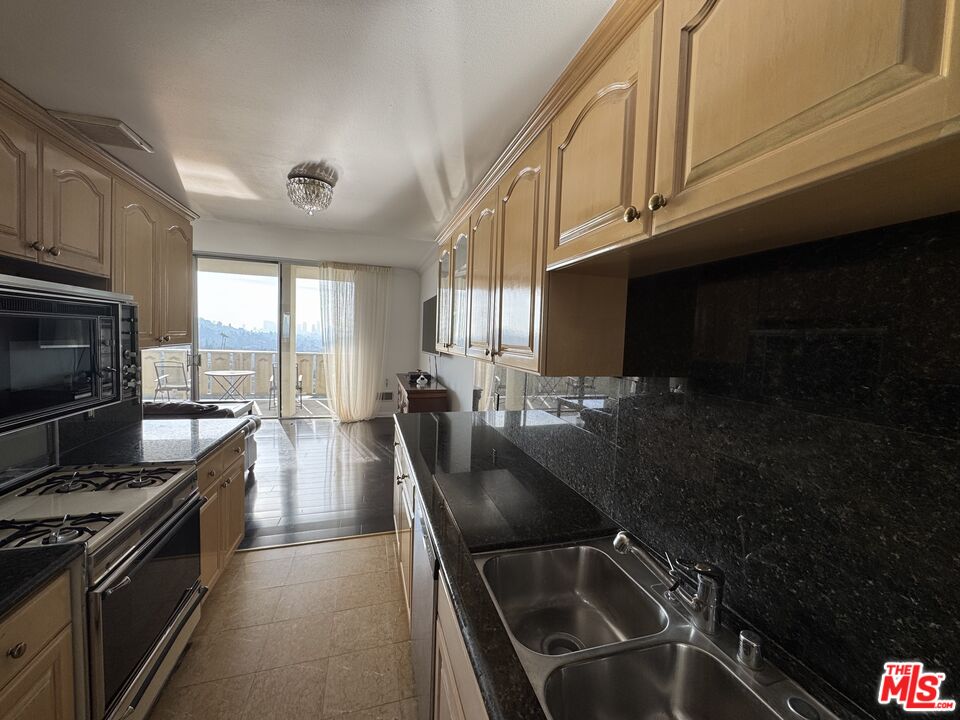 4411 Los Feliz Blvd Unit: 1205