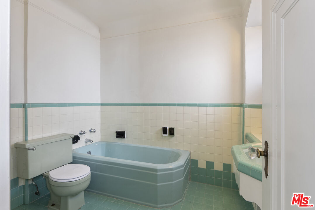 1137 Meadowbrook Ave