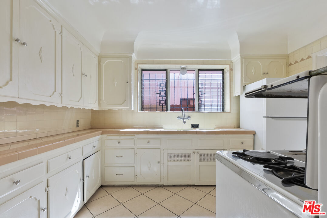 1137 Meadowbrook Ave