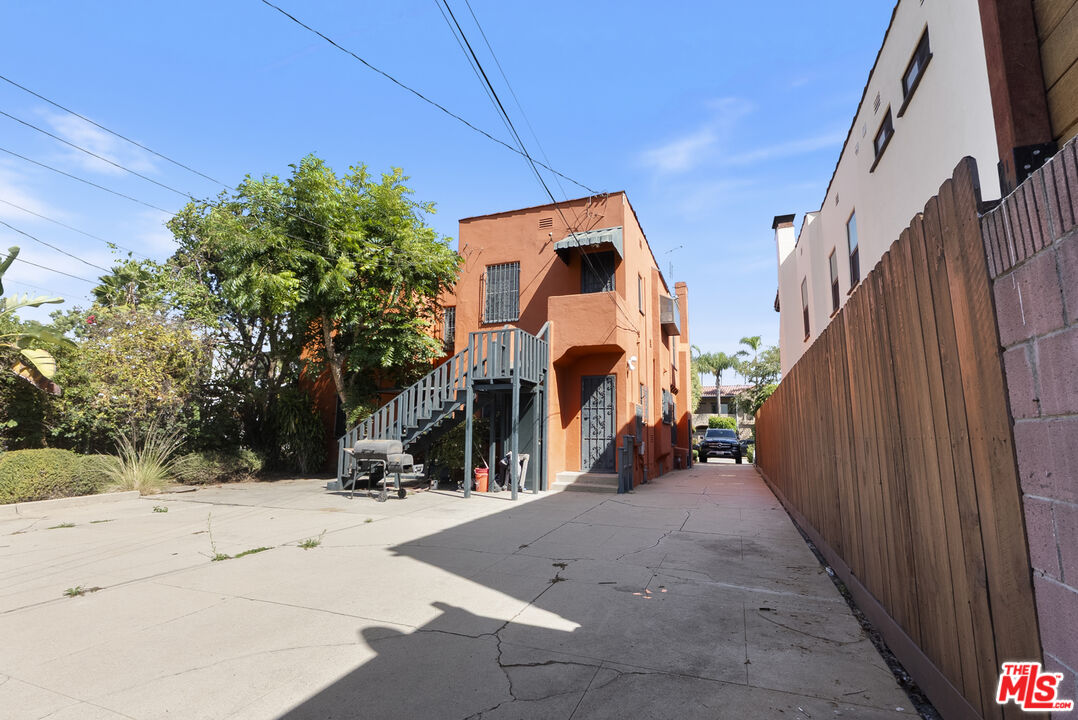 1137 Meadowbrook Ave