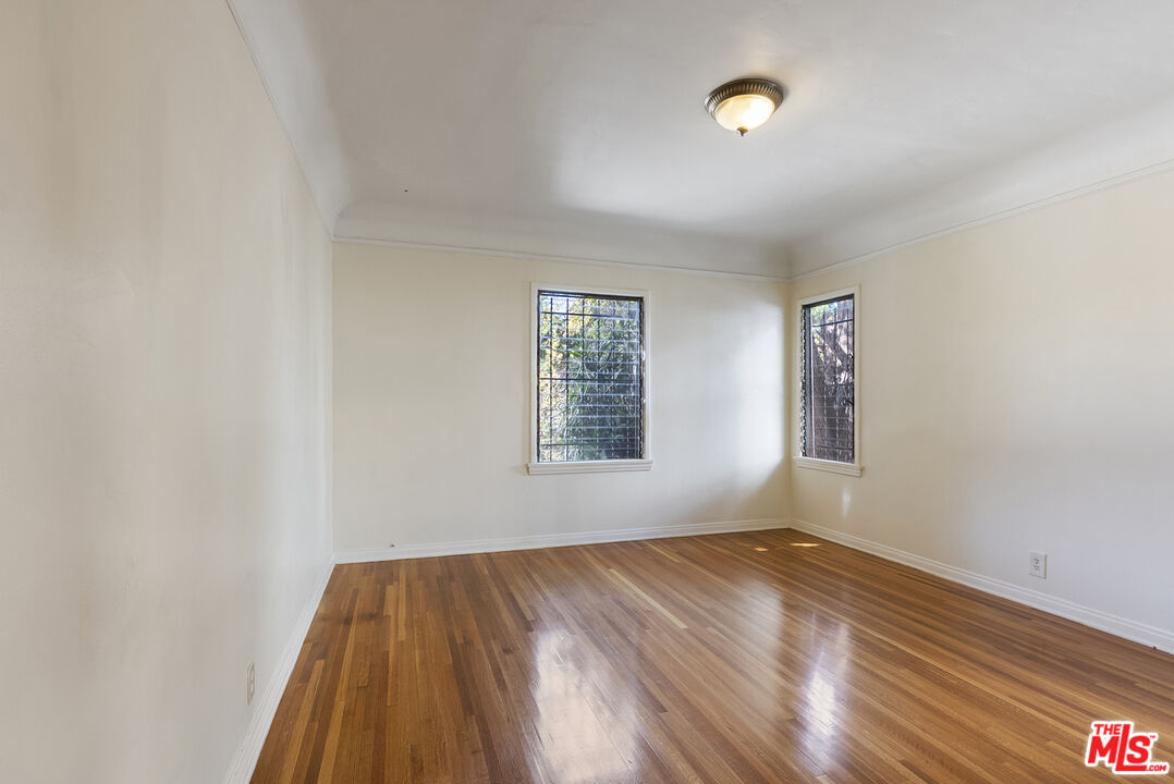 1137 Meadowbrook Ave