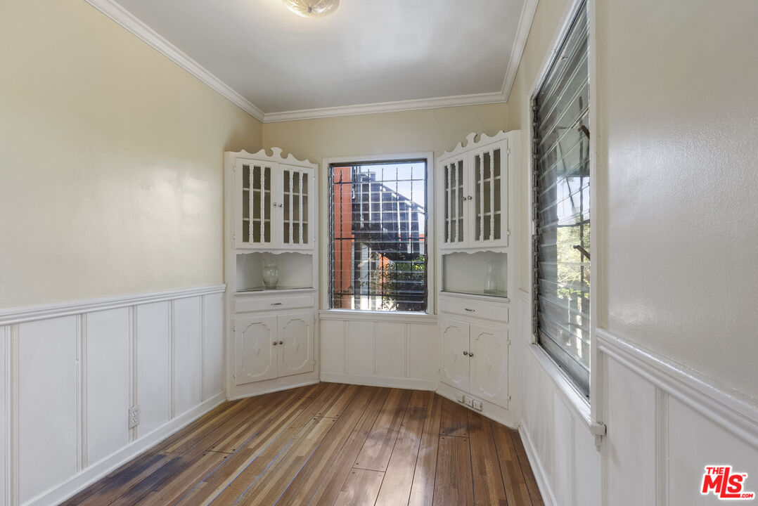 1137 Meadowbrook Ave