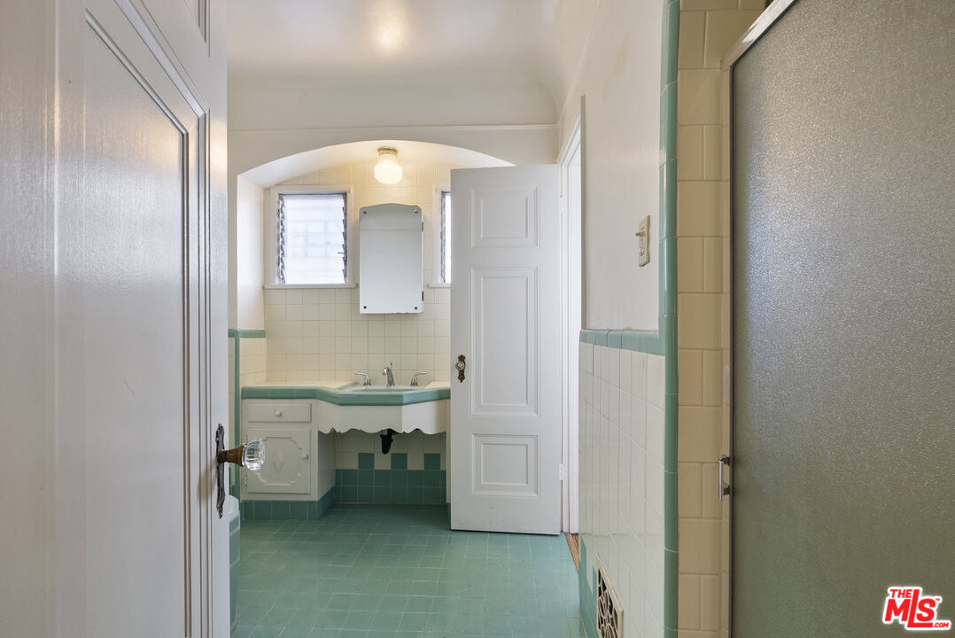 1137 Meadowbrook Ave