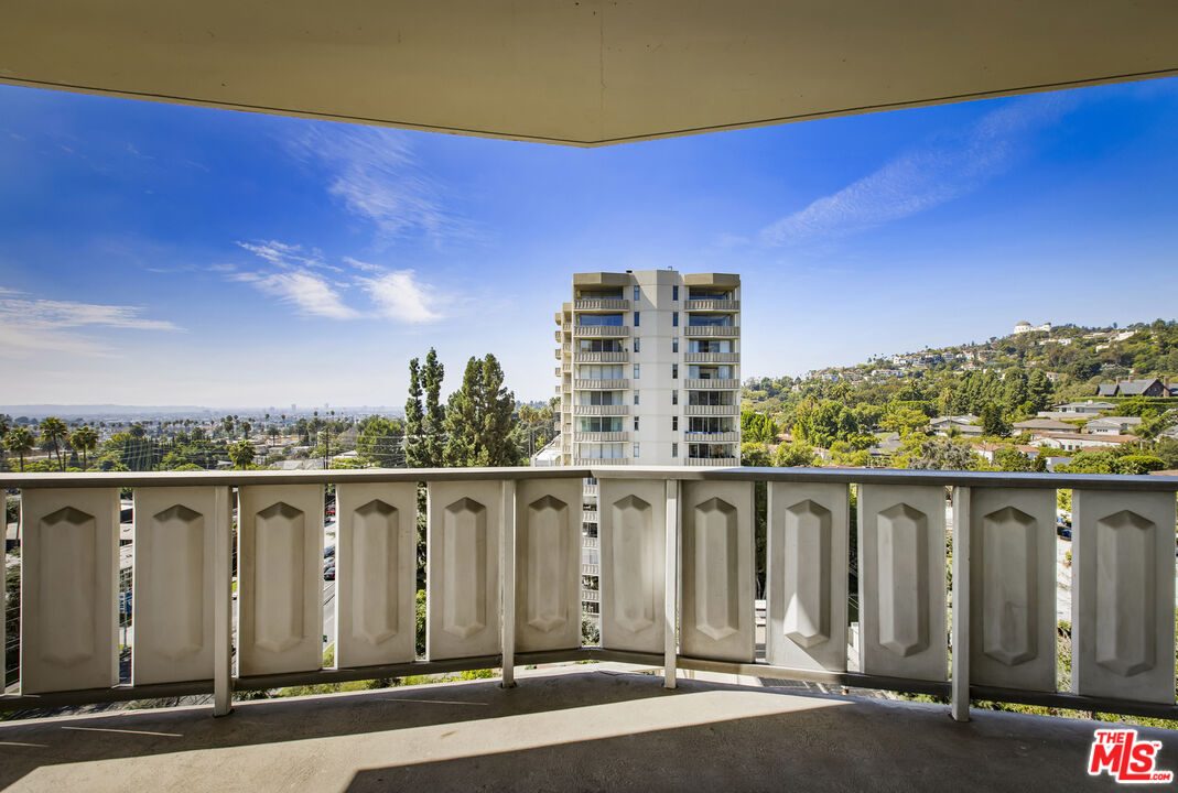 4411 Los Feliz Blvd Unit: 901