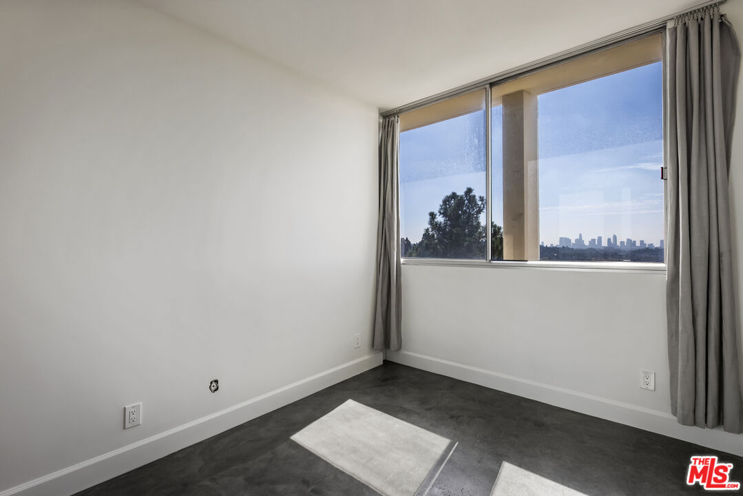 4411 Los Feliz Blvd Unit: 901