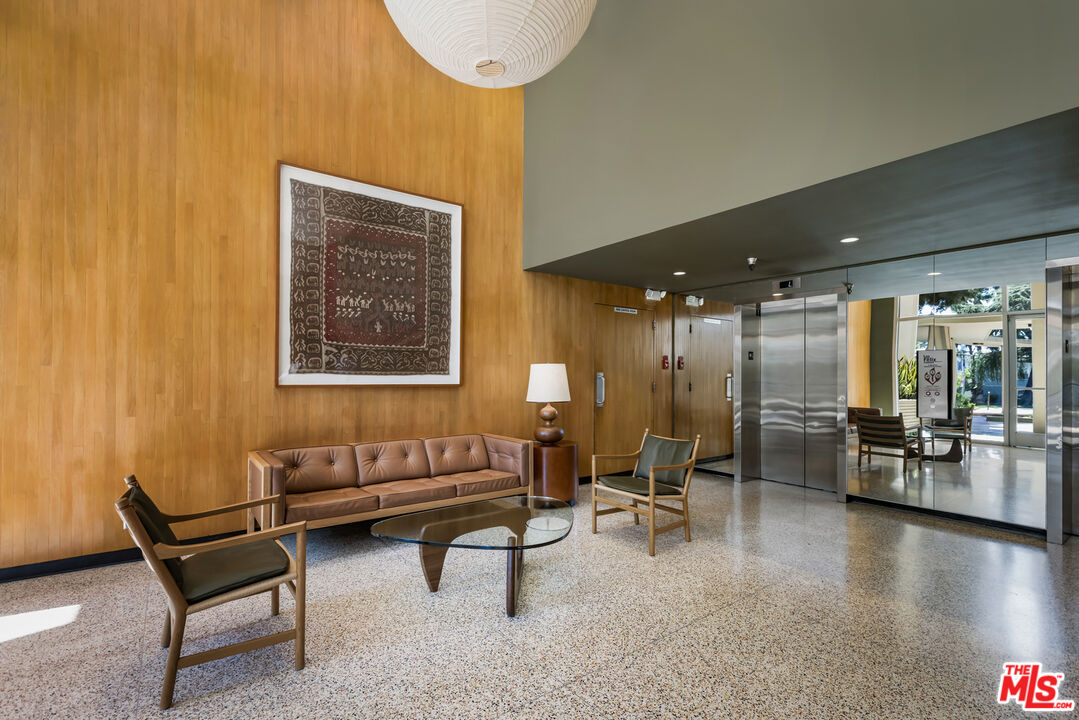 4411 Los Feliz Blvd Unit: 901