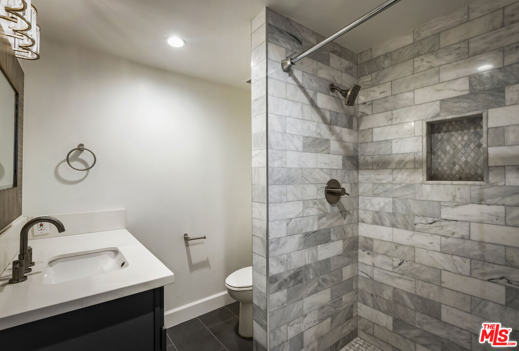 4411 Los Feliz Blvd Unit: 901