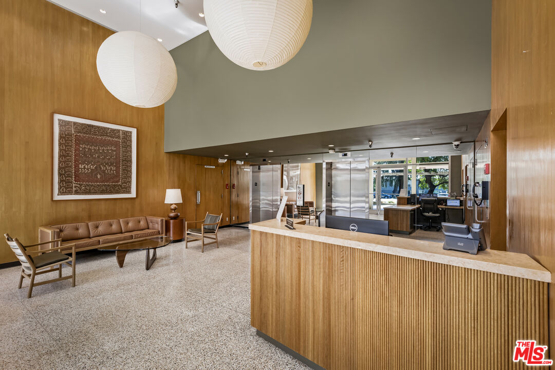 4411 Los Feliz Blvd Unit: 901