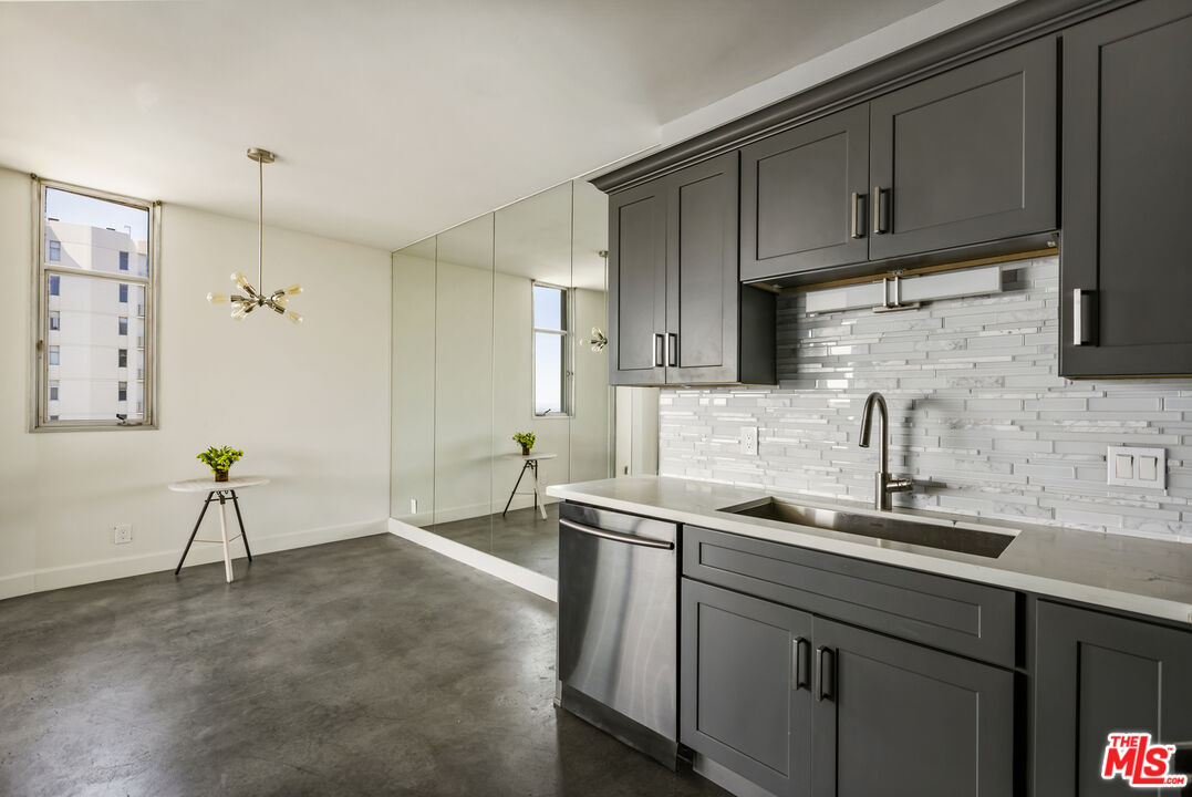 4411 Los Feliz Blvd Unit: 901