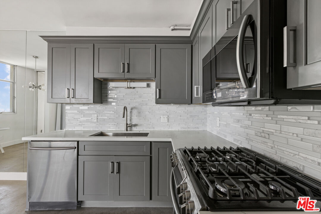 4411 Los Feliz Blvd Unit: 901