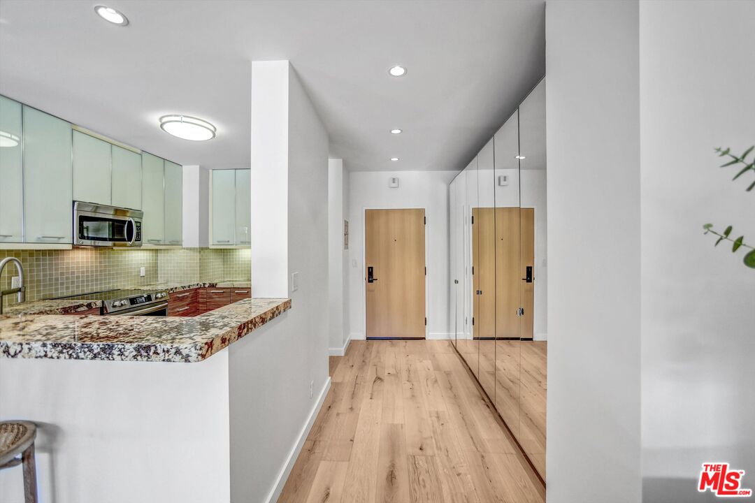 999 N Doheny Dr Unit: 106