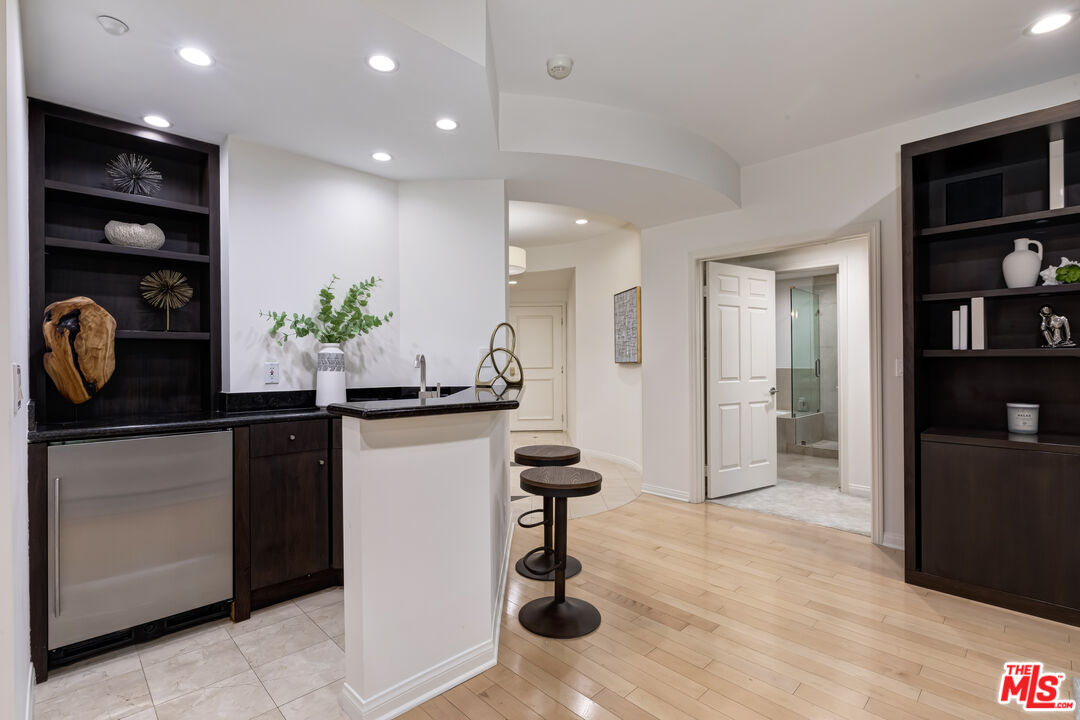 121 N Almont Dr Unit: 103