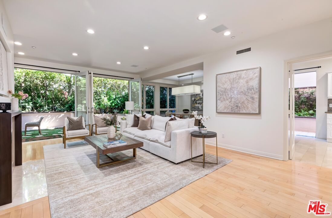 121 N Almont Dr Unit: 103