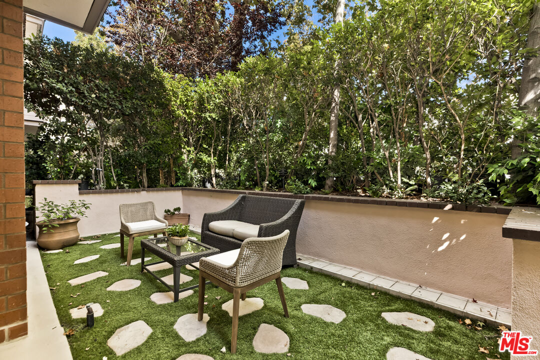 121 N Almont Dr Unit: 103