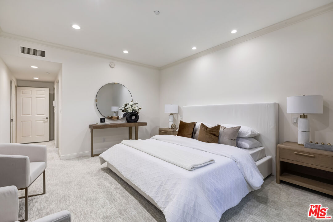 121 N Almont Dr Unit: 103