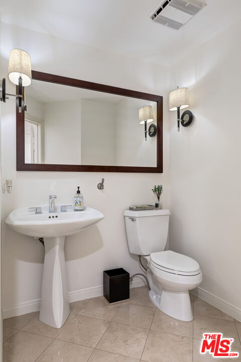 121 N Almont Dr Unit: 103