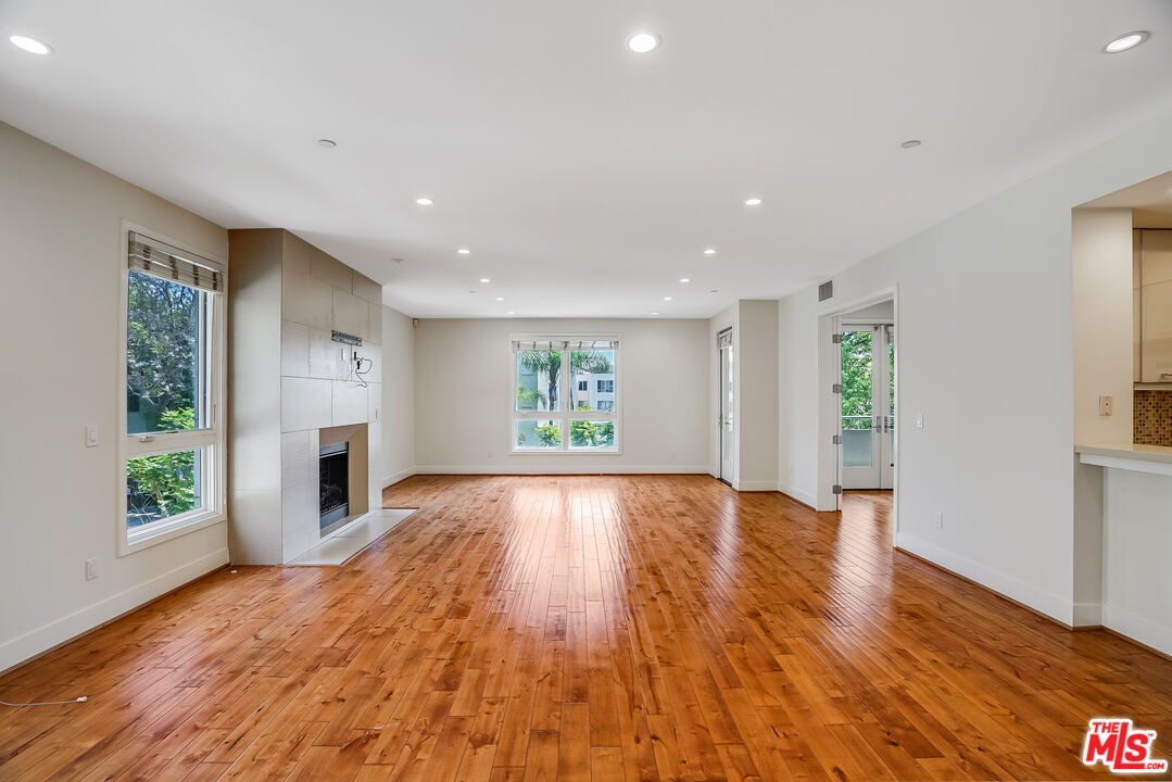 1517 S Bentley Ave Unit: 205