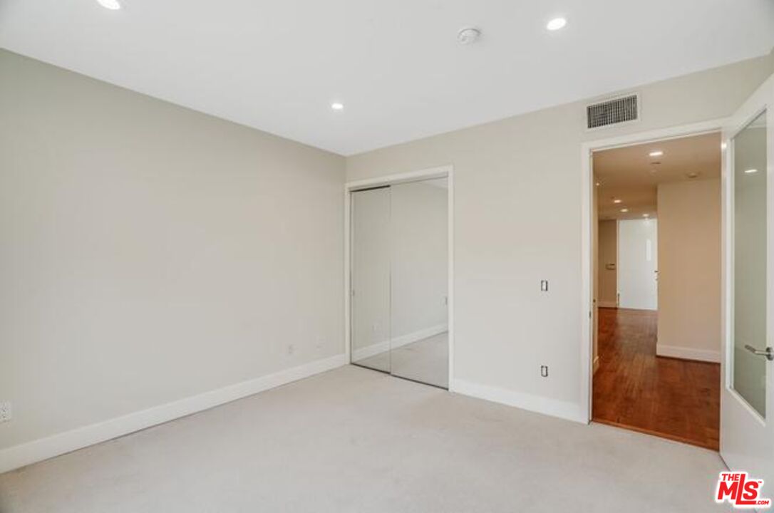 1517 S Bentley Ave Unit: 205