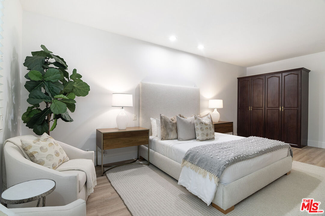 458 N Oakhurst Dr Unit: 102