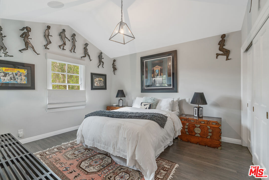 1528 Forest Knoll Dr