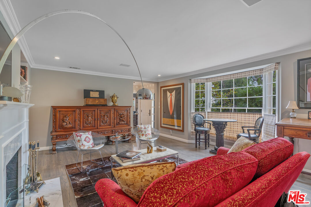 1528 Forest Knoll Dr