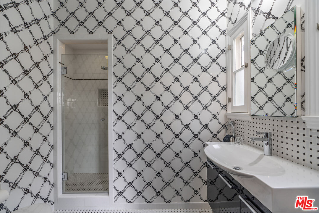 1528 Forest Knoll Dr