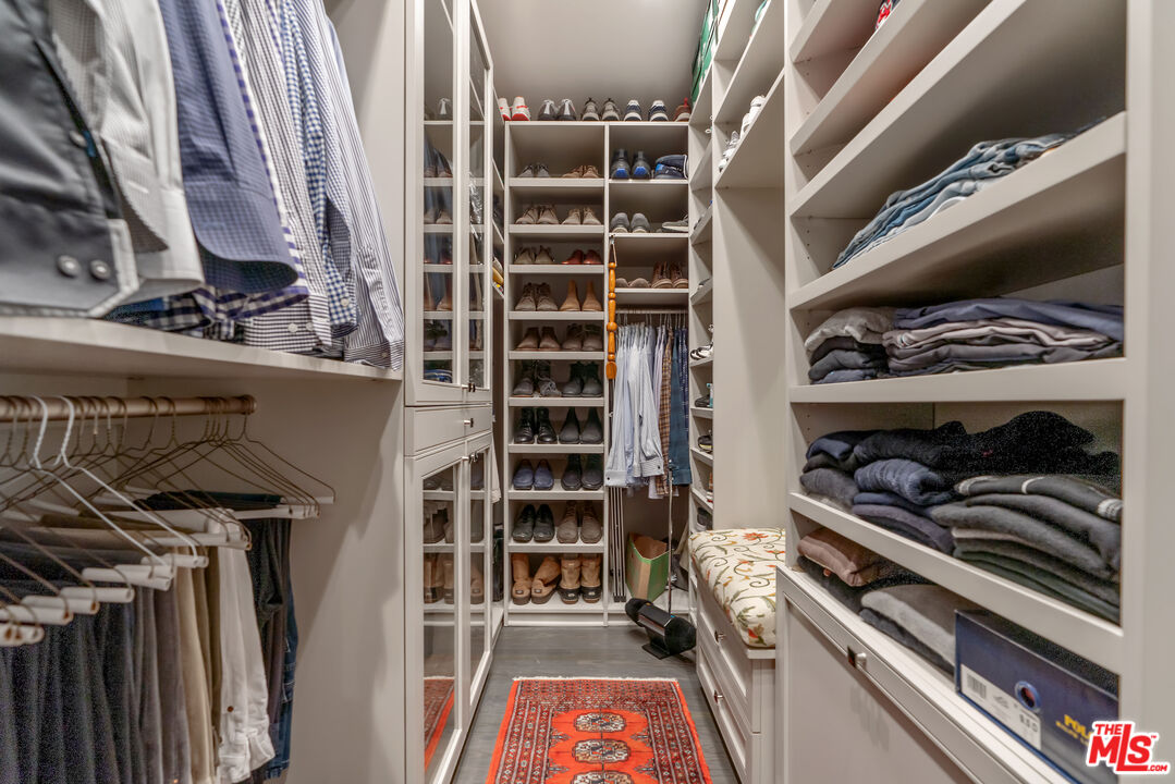 1528 Forest Knoll Dr