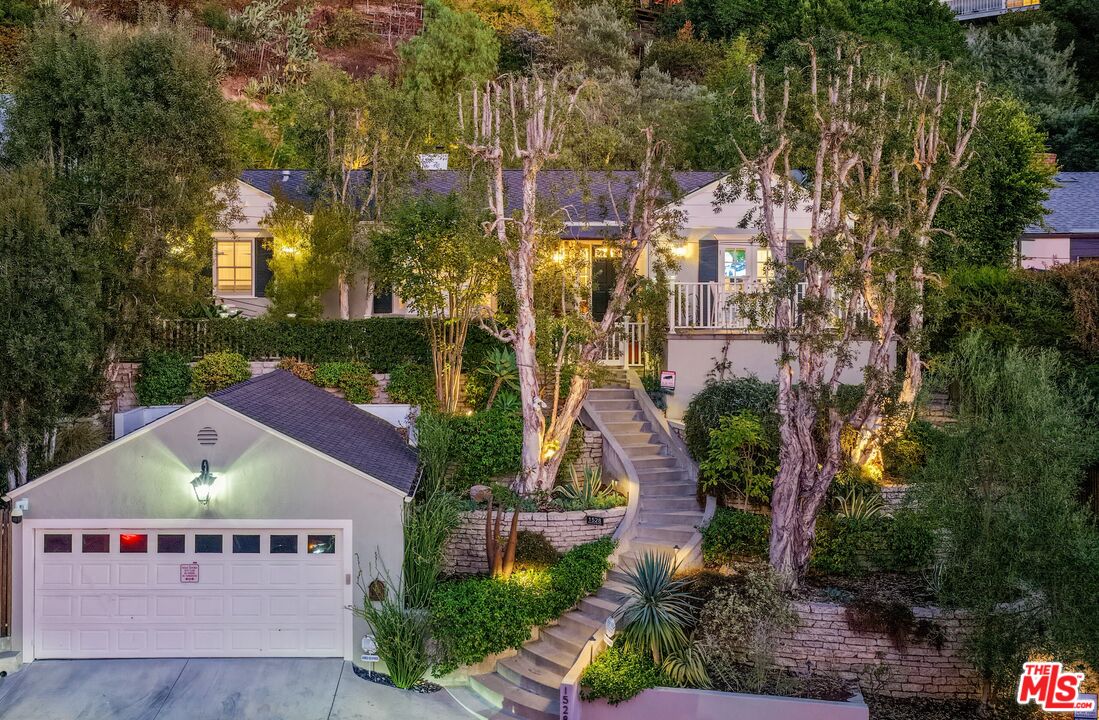 1528 Forest Knoll Dr