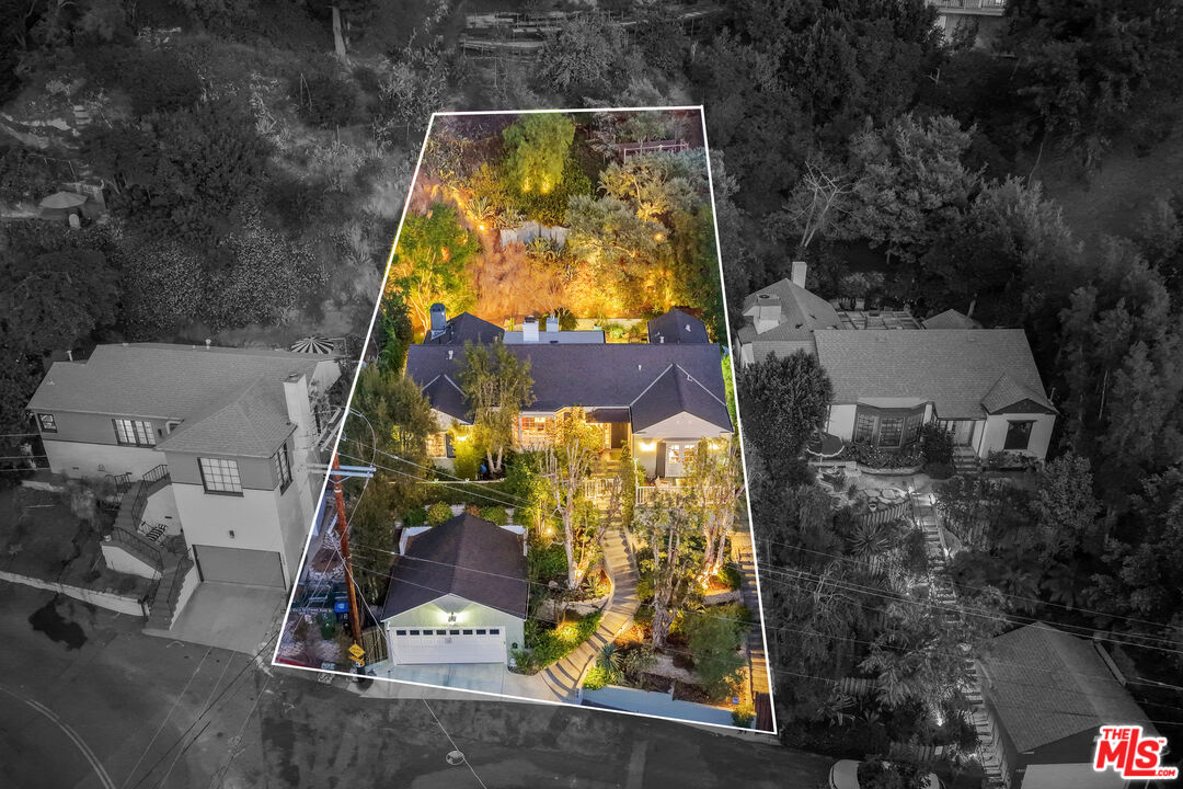 1528 Forest Knoll Dr