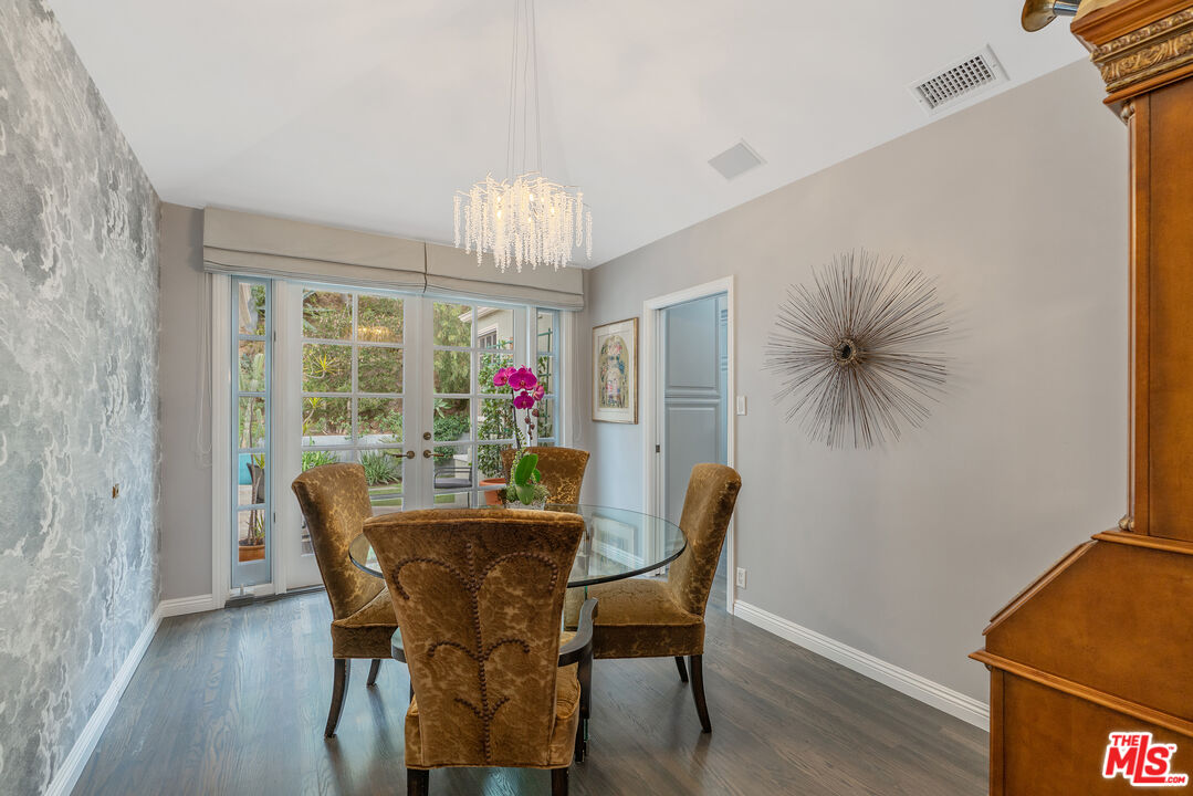 1528 Forest Knoll Dr