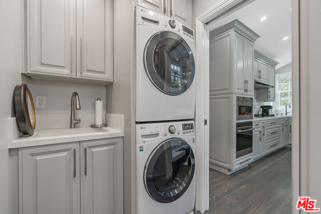 1528 Forest Knoll Dr