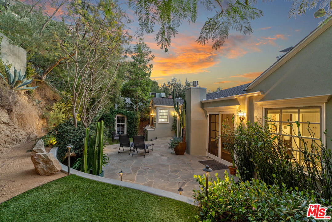 1528 Forest Knoll Dr