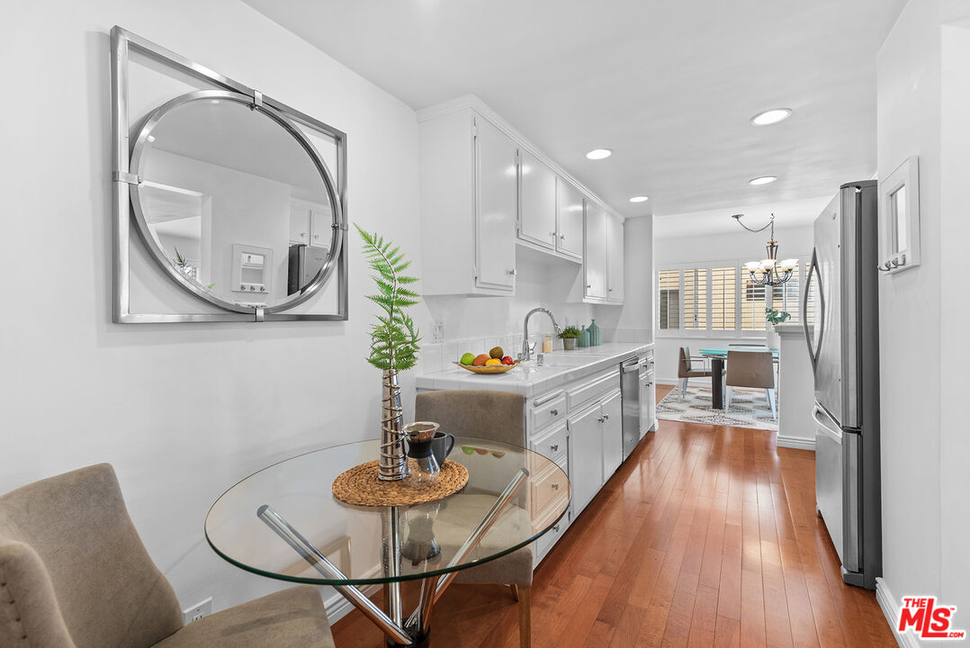 2318 Fox Hills Dr Unit: 102