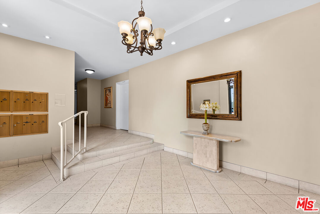 2318 Fox Hills Dr Unit: 102