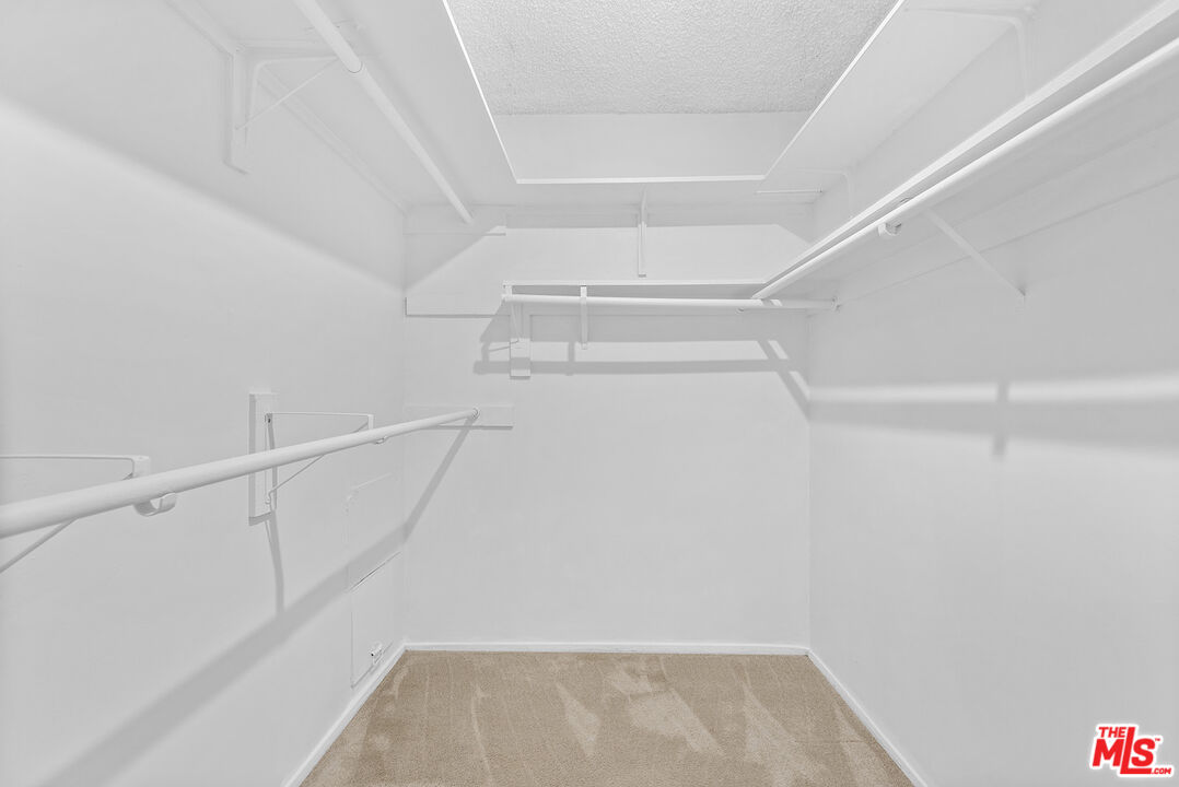 2318 Fox Hills Dr Unit: 102