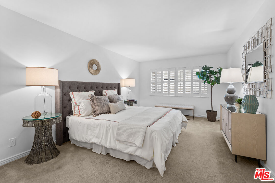 2318 Fox Hills Dr Unit: 102