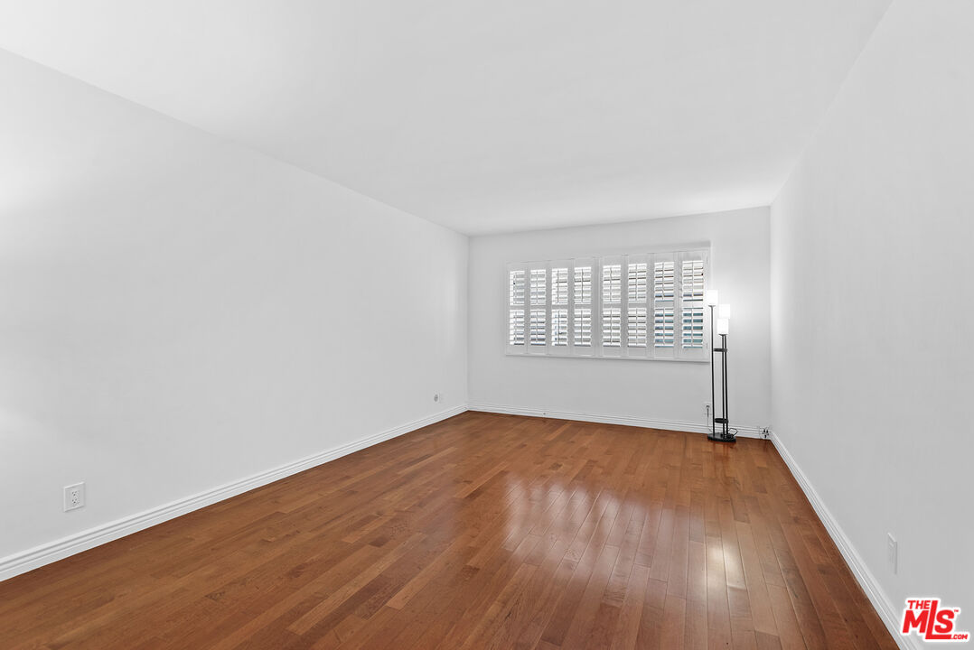 2318 Fox Hills Dr Unit: 102