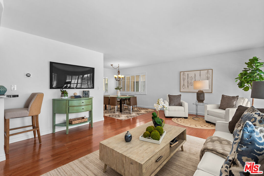 2318 Fox Hills Dr Unit: 102