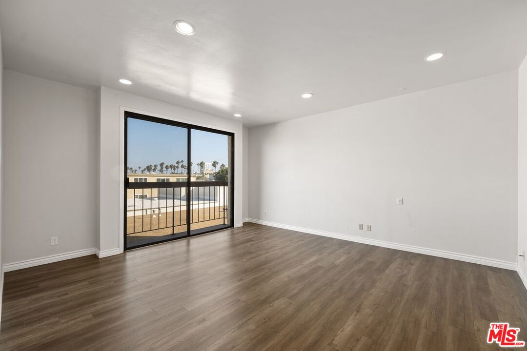 818 6Th St Unit: 301