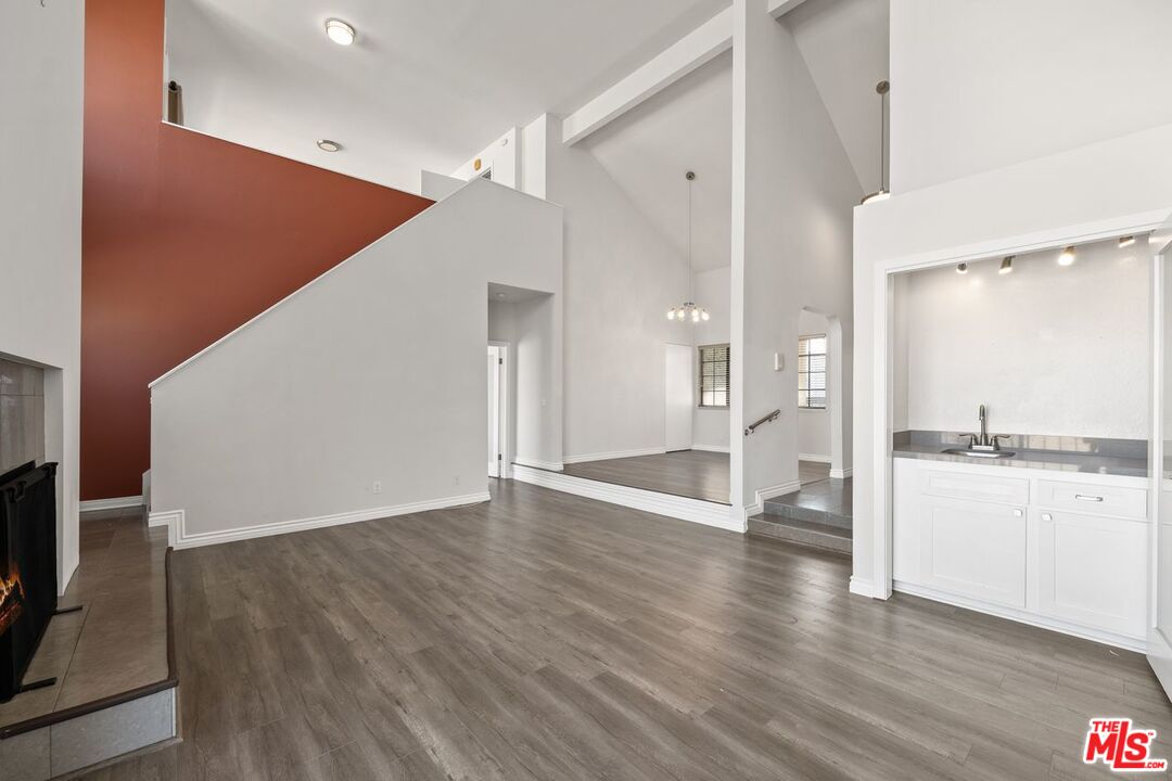 818 6Th St Unit: 301