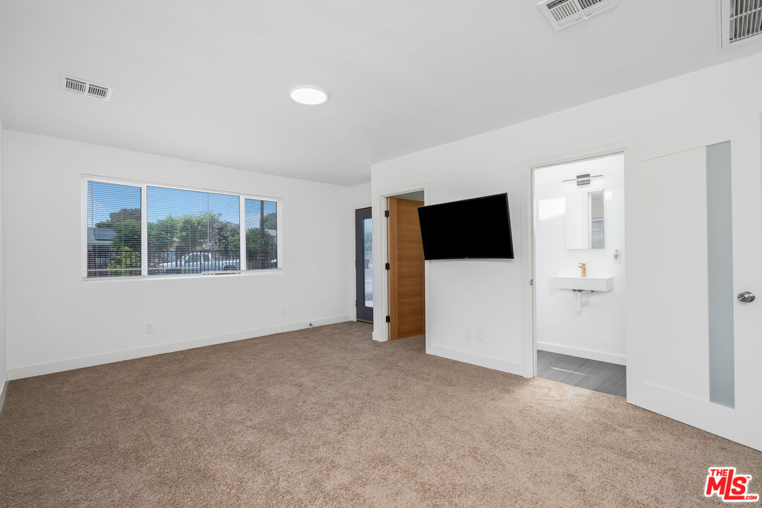13032 Glamis St