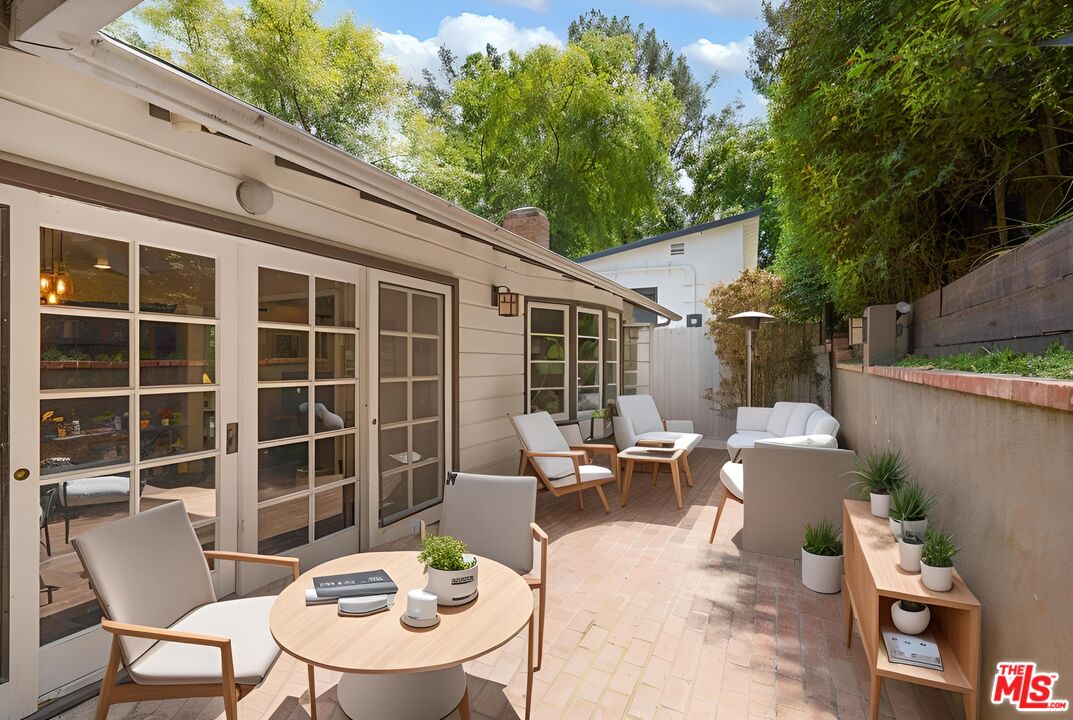 1805 Nichols Canyon Rd