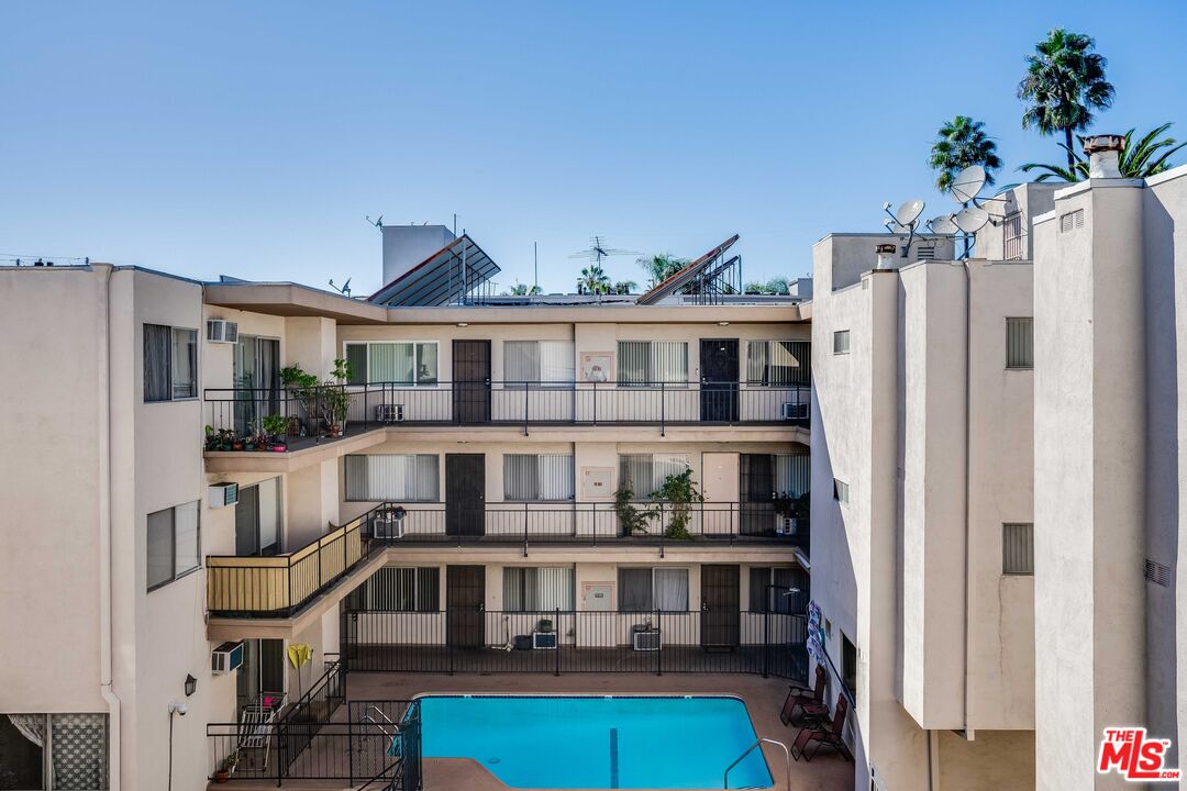 7548 Hampton Ave Unit: 304