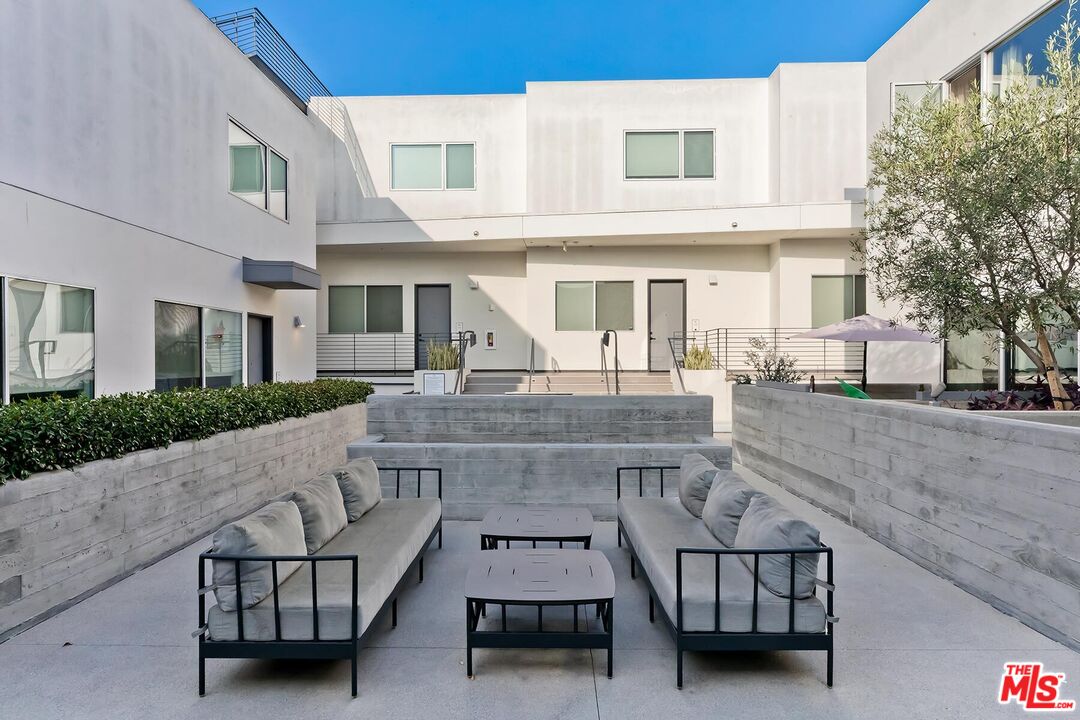 957 Figueroa Ter Unit: 321