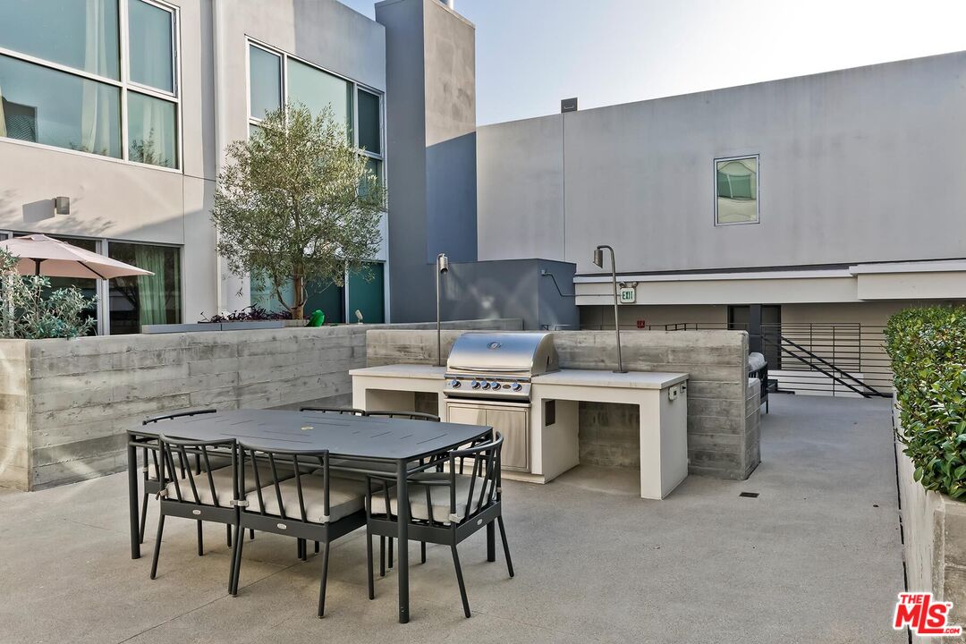 957 Figueroa Ter Unit: 321