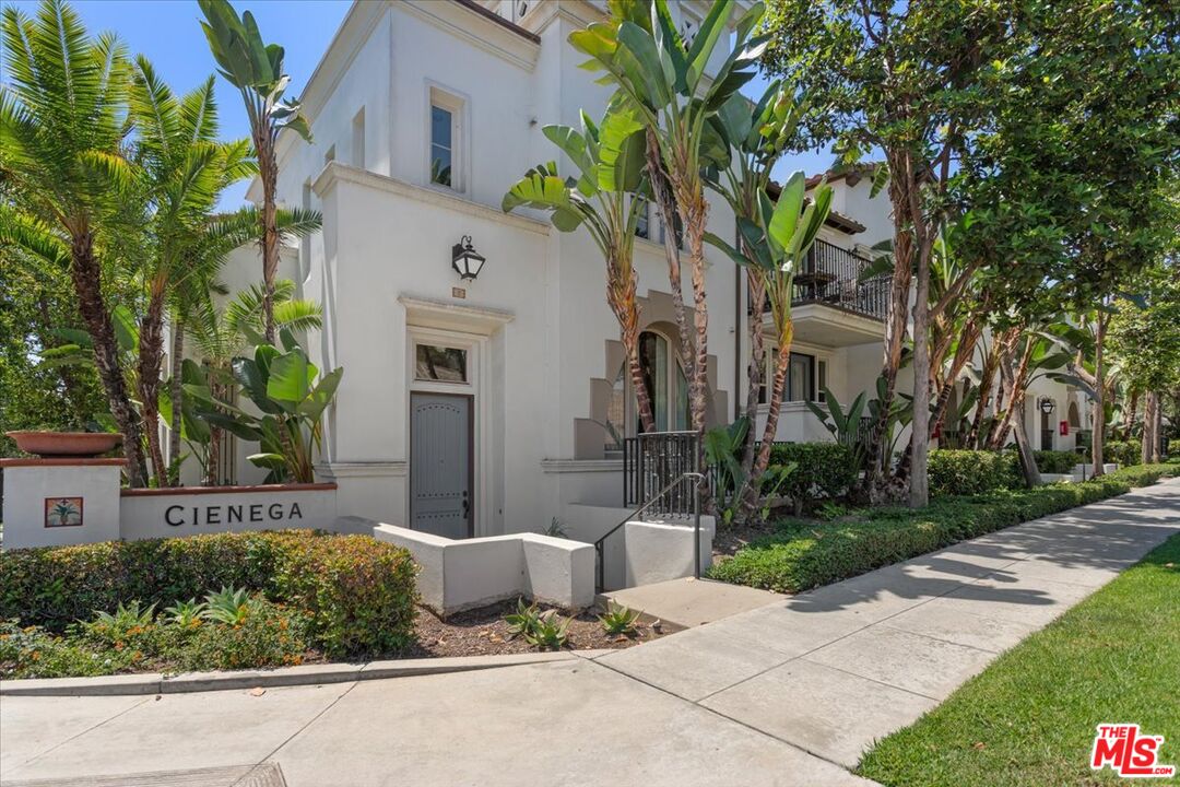 1749 Grand Ave Unit: 6