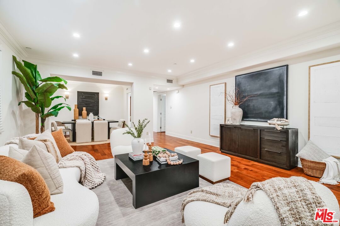 11749 Goshen Ave Unit: 102